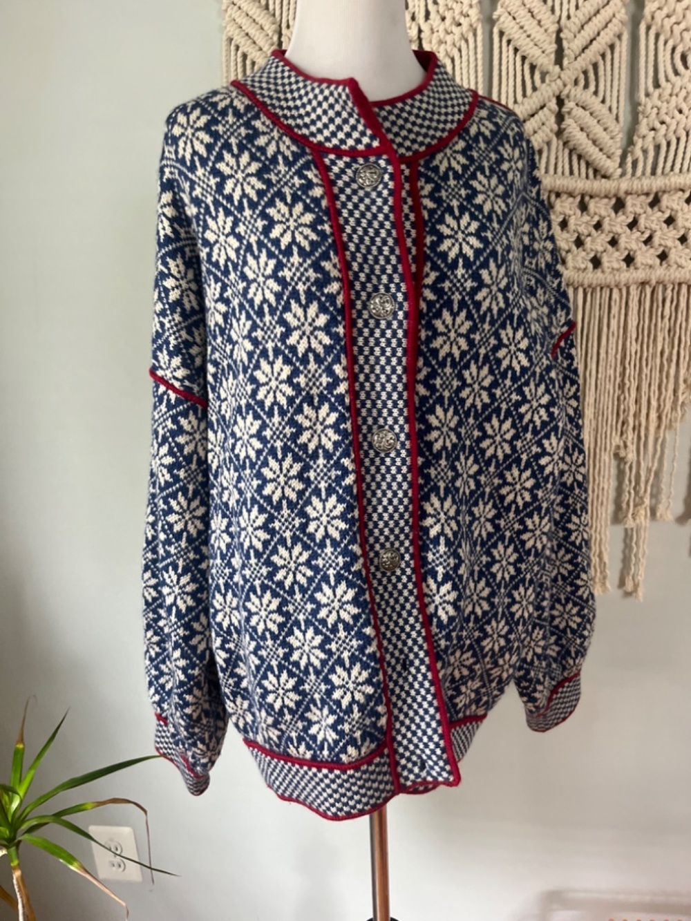 Authentic Hand Made Norwegian Wool Sweater by Vigdis Design XL
